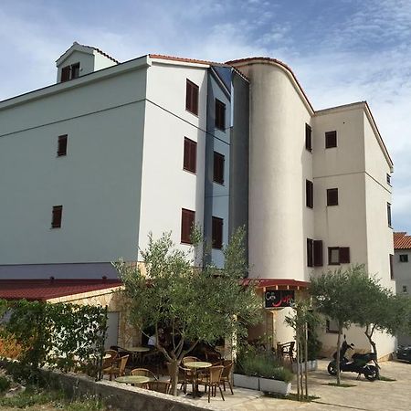 Apartments Villa Cherry 诺瓦利娅 外观 照片