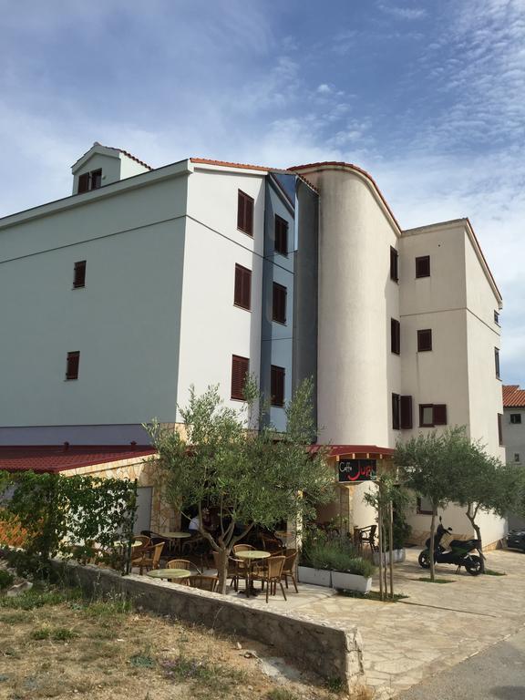 Apartments Villa Cherry 诺瓦利娅 外观 照片
