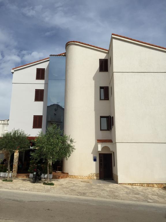 Apartments Villa Cherry 诺瓦利娅 外观 照片